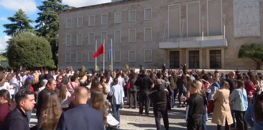 revolta-kunder-rames-mbahet-sot-protesta-e-15-te-studentore