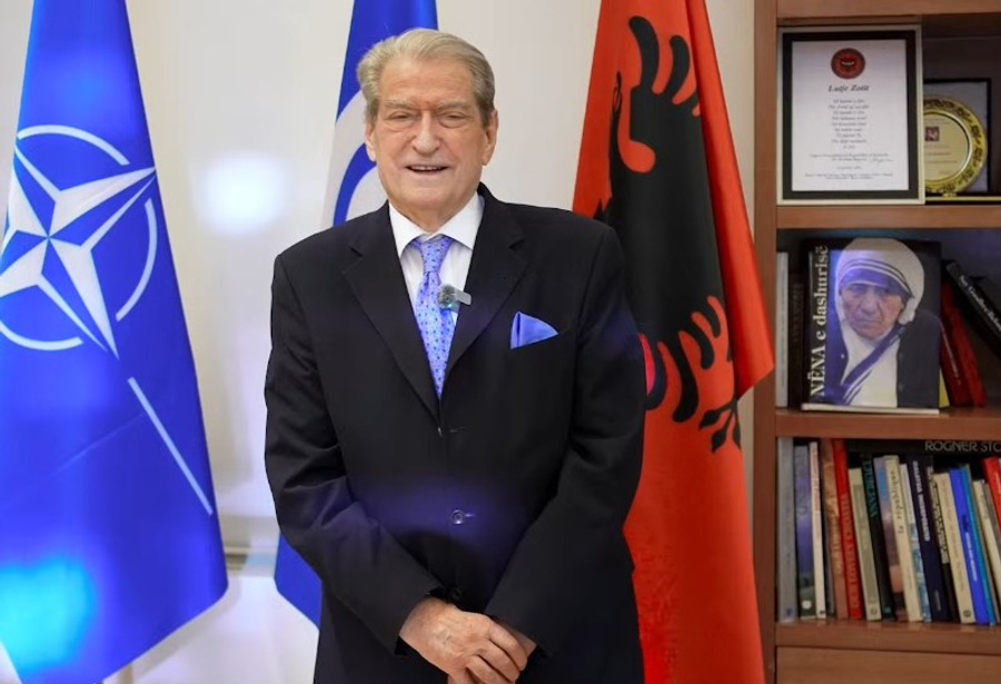 Kryetari i Partisë Demokratike  Prof  Dr  Sali Berisha  videomesazh nga selia e Partisë Demokratike