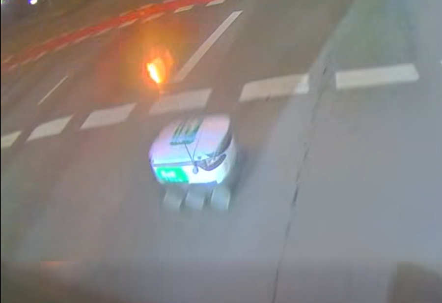 Estoni  Roboti i dërgesave shkakton aksident me autobus  plagosen deri në 9 persona dhe largohet nga vendngjarja