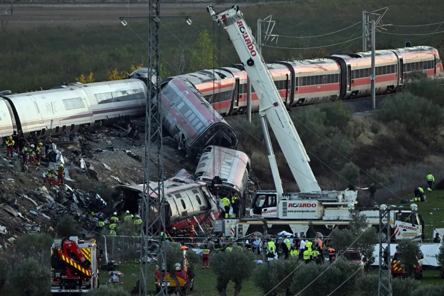 tragjedia-hekurudhore-ne-spanje-69-te-vdekur-zbardhen-minutat-para-perplasjes-treni-u-lejua-te-ecte-me-shpejtesi-normale-pavaresisht-defektit