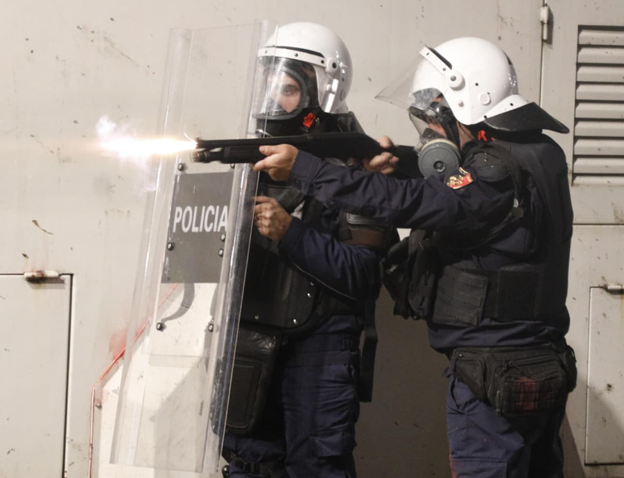  Mos i kurseni    BIRN  Plumbat e gomës kundër protestuesve dhe gazetarëve