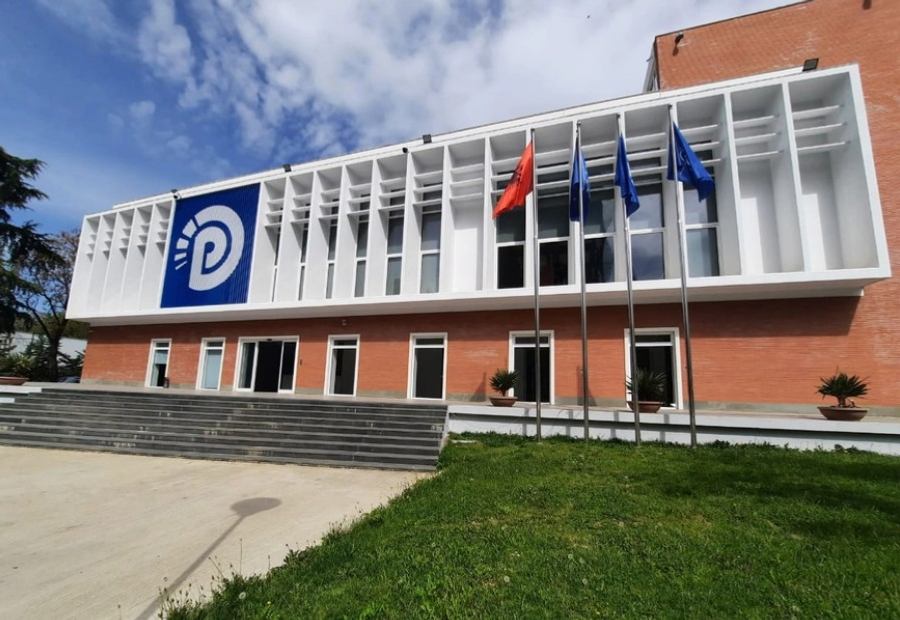 Rama tenton të kalojë pr buxhetin 2027 pa transparencë e debat  PD nuk shkon në Konferencën e Kryetarëve  S bëhemi pjesë e farsës