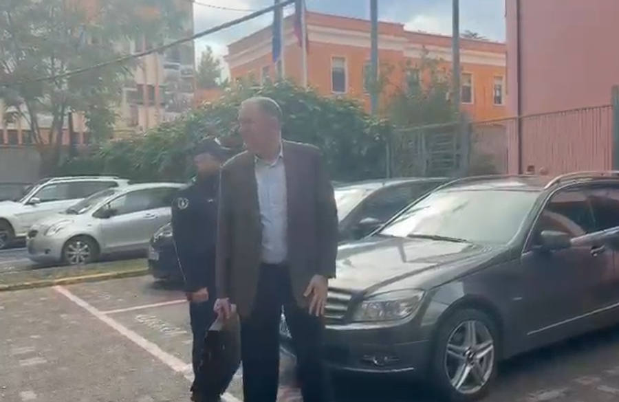 video-ish-ministri-i-rames-beqaj-paraqitet-ne-gjkko-per-seancen-e-pare-te-dosjes-saspak
