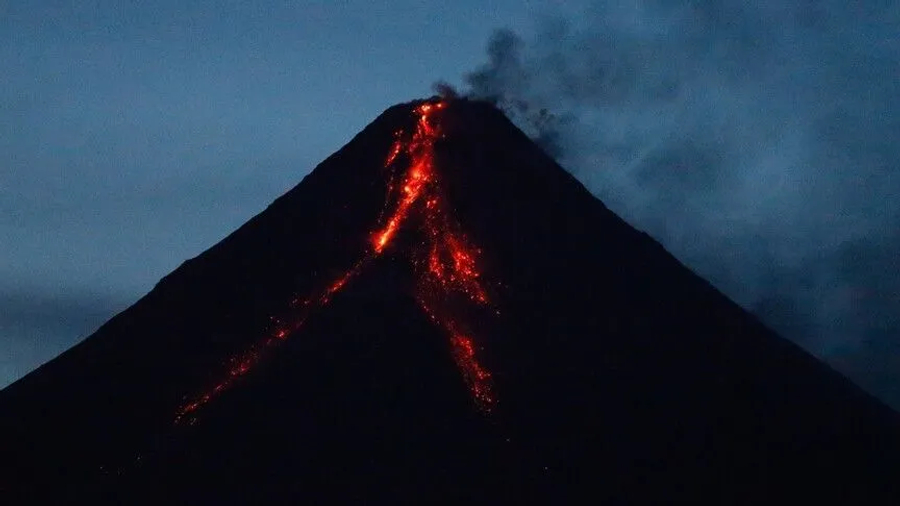 Filipinet rrisin nivelin e alarmit për shkak të shpërthimit të vullkanit Mayon