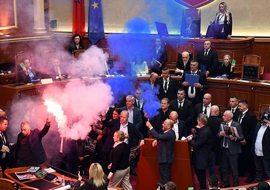 BREITBART  Opozita shqiptare solidarizohet me protestën studentore që kërkon largimin e Ramës