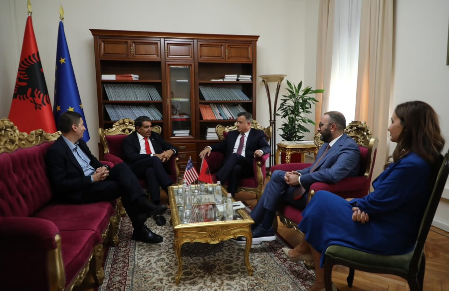 PD, me të Dërguarin Special të Trump: Shqipëria përballet me kapjen e shtetit, korrupsionin dhe deformimin e zgjedhjeve