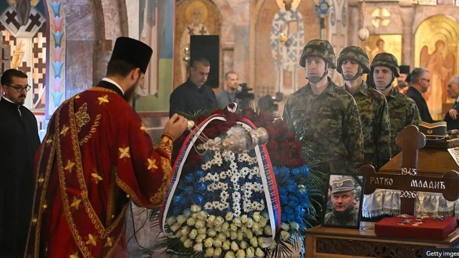Nderime shtetërore për Ratko Mladiç në Beograd  Në ceremoni ministrat  priftërinjtë ortodoksë dhe ushtria