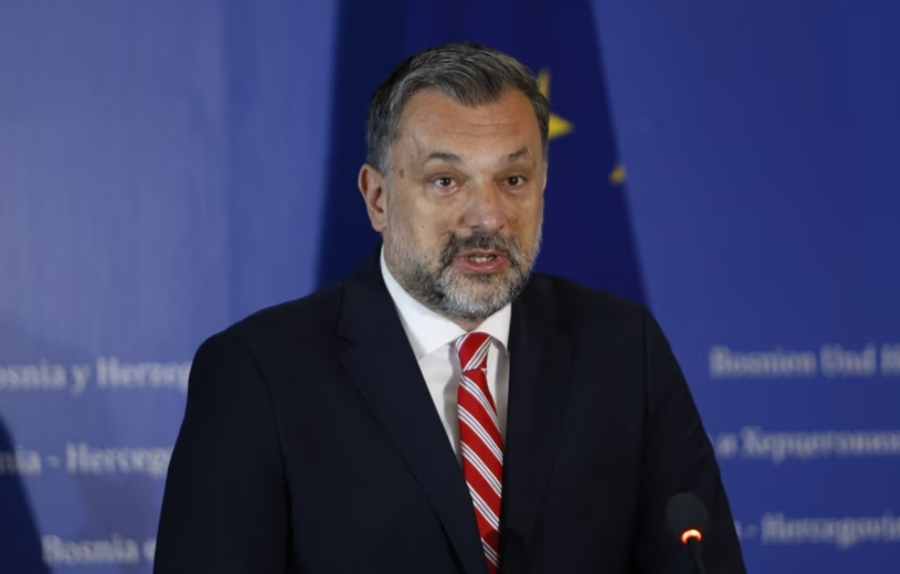 Sarajeva tërheq stafin e Ambasadës nga Serbia pas varrimit të Mlladiçit me nderime shtetërore