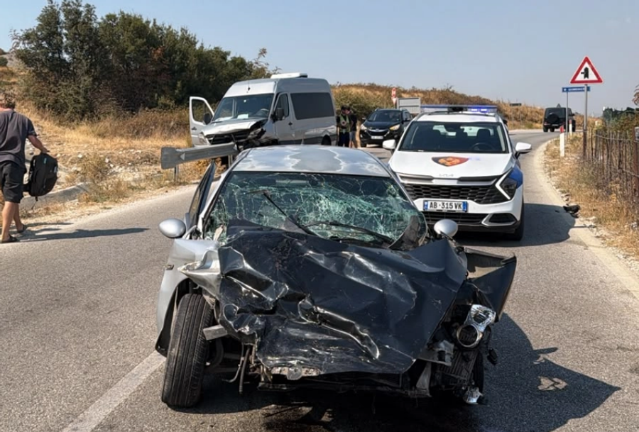 Aksident në Gumenicë, përplasen automjeti dhe furgoni i pasagjerëve, 6 të lënduar