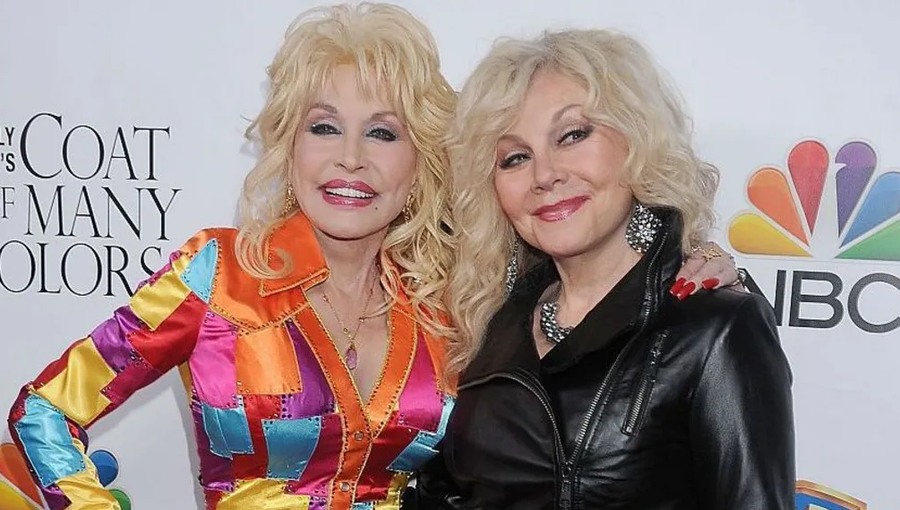 Motra e Dolly Parton u bën thirrje fansave  Ndaloni postimet e rreme me IA