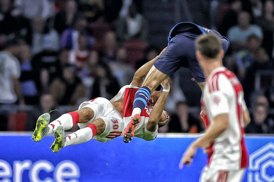 VIDEO/ Dalin pamjet, Van Bommel bën për spital kundërshtarin nga Ajax-i