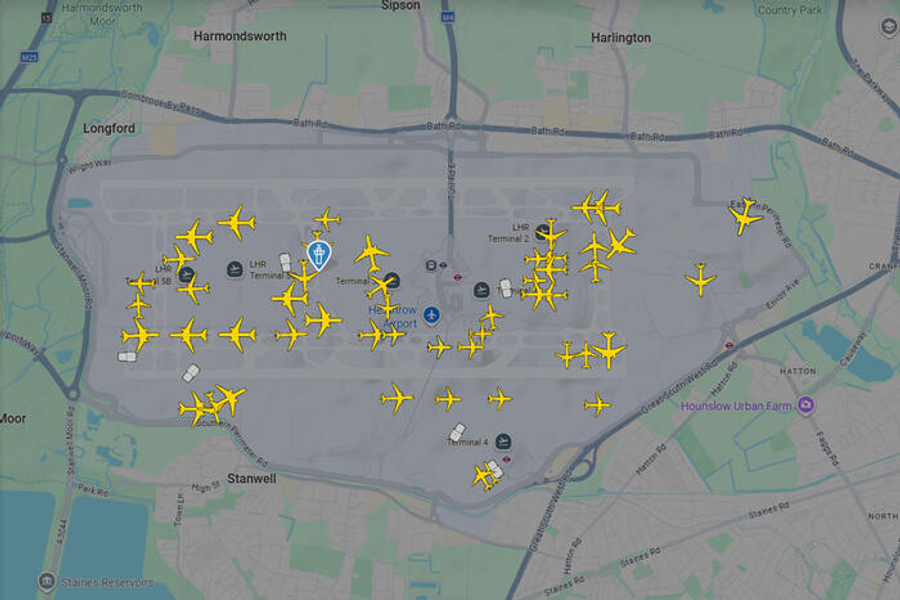 Pezullohet trafiku ajror në Britani  përfshirë aeroportet Heathrow dhe Gatwick