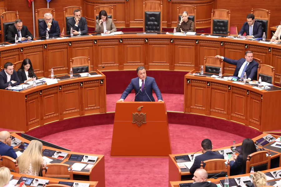 Noka deputetëve të PS  Ku e keni këtë që na fliste për oqeanin  Sali Berisha është sot më i fortë se kurrë  ju i keni orët e numëruara