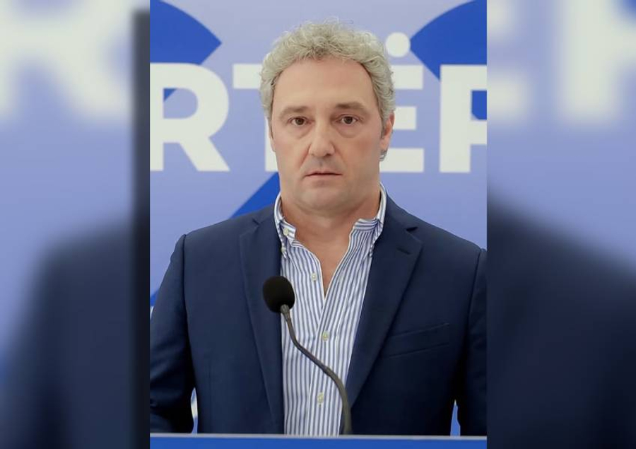 Spahia  Qytetarët arrestohen se protestojnë  pushtetarët me akuza korrupsioni mbrohen nga shteti