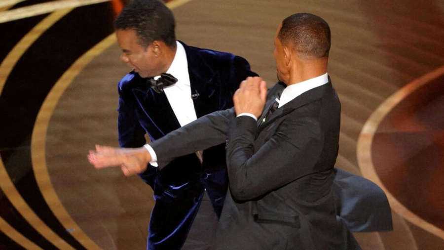 Chris Rock zbulon kushtin për t u rikthyer në ceremoninë e  Oscars  pasi Will Smith e goditi me shuplakë