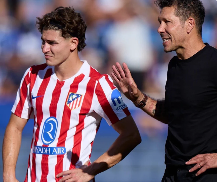 Simeone  godet  Julian Alvarez in  Është në fazë rritjeje  nuk e shoh titullar