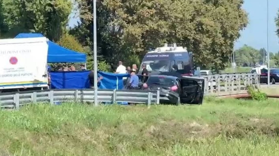Ekzekutim makabër  U gjet i lidhur në makinën e fundosur  mediat  Dyshohet se viktima është shqiptar