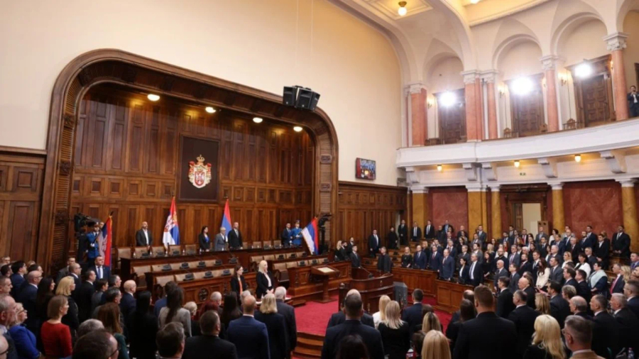 Vuçiç shpërndan Parlamentin në Serbi, shpall zgjedhje të parakohshme më 25 tetor