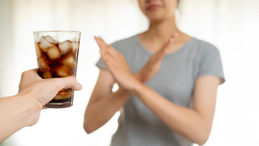 Një pije me sheqer në ditë lidhet me rrezik 2.45 herë më të lartë për kancerin e stomakut