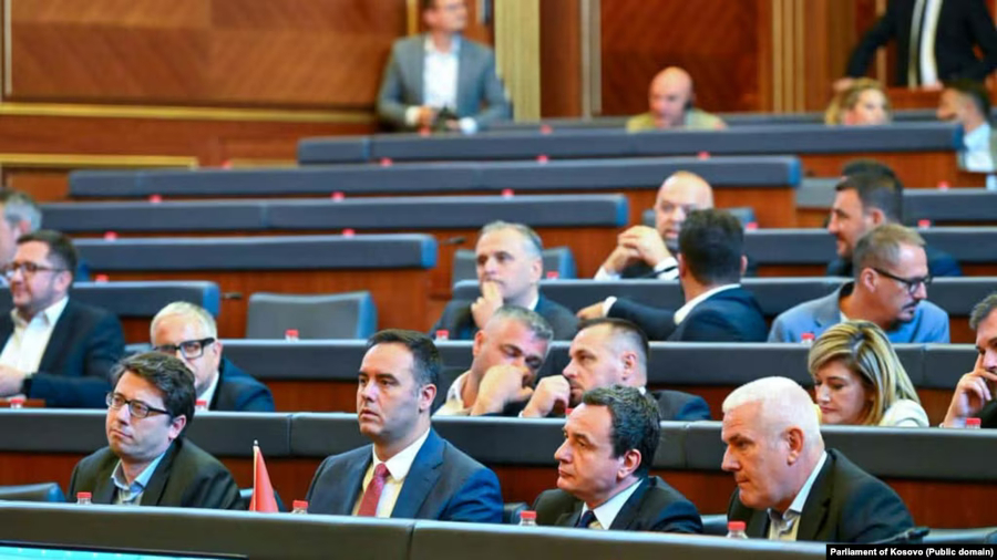 Pse është problematike për LVV në shprehja  në emër të popullit serb  