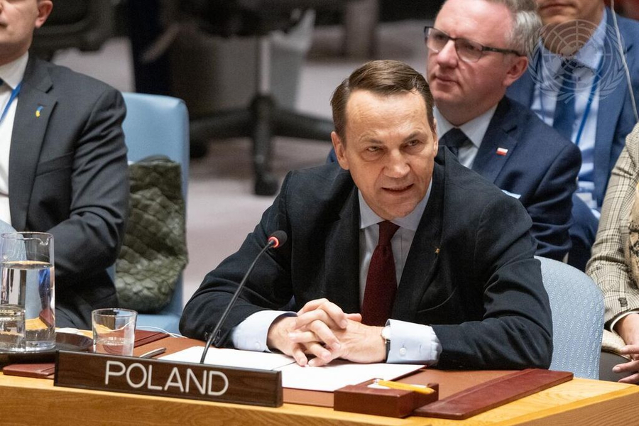 Sikorski  NATO duhet të mbajë amerikanët brenda dhe rusët jashtë