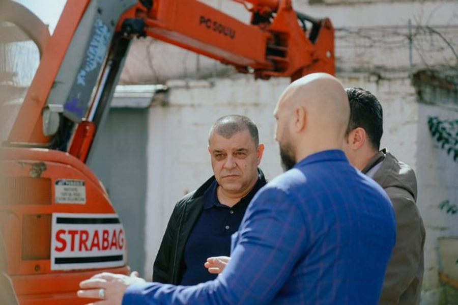 Dhunohet barbarisht në publik drejtori i Ujësjellësit të Elbasanit  nuk guxon të bëjë as denoncim