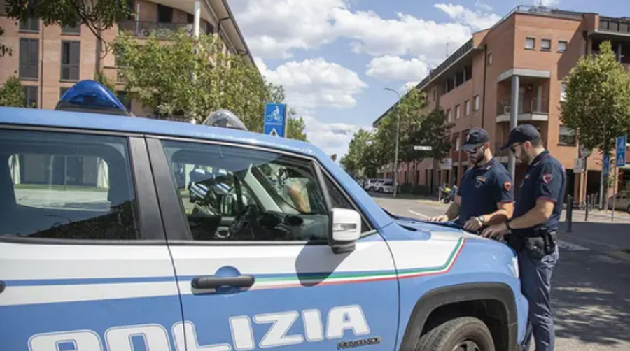 Dy çanta të mëdha plot me bizhuteri   Skifterët  shqiptarë arrestohen në makinën me qira