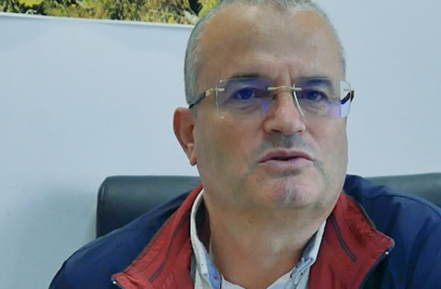 Shkrija e bashkisë Klos, inxhinieri: Bashkimi filloi: së pari na hoqën fjalën