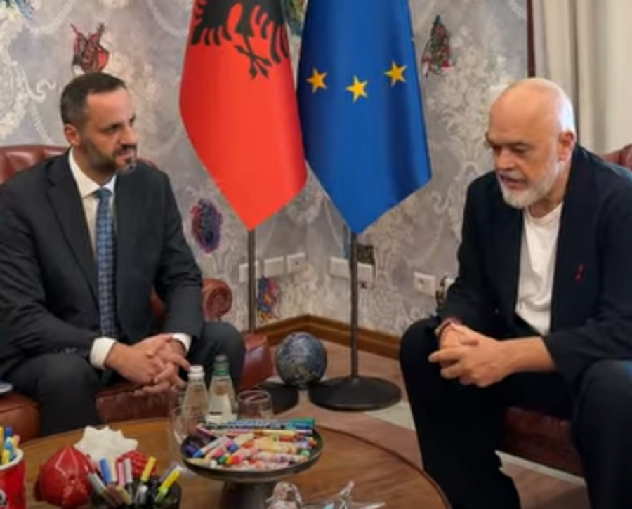 Edi Rama shkarkon Ministrin e Brendshëm, ja kush e zëvendëson