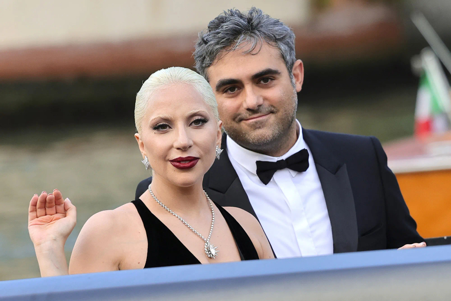lady-gaga-behet-nene-per-here-te-pare-fotot-ekskluzive-me-foshnjen-pushtojne-rrjetin