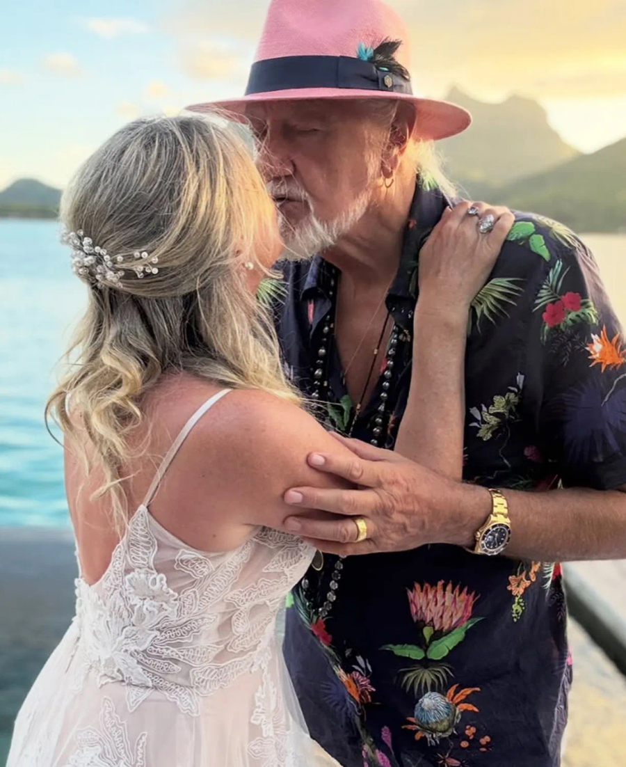 79-vjecari-mick-fleetwood-shfaqet-per-here-te-pare-me-bashkeshorten-e-re-pas-marteses-sekrete