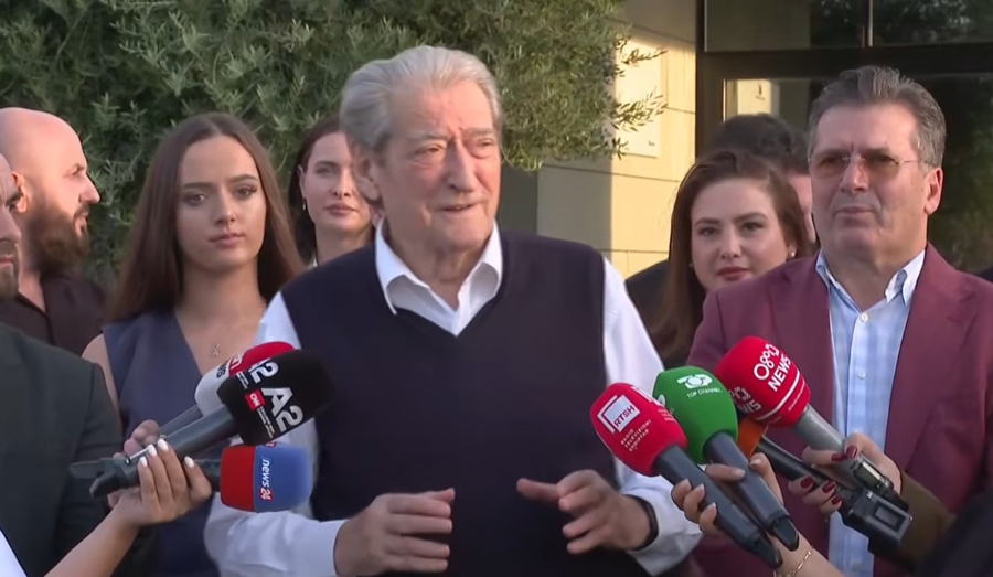 VIDEO  Berisha kthehet nga SHBA  pritet me entuziazëm nga demokratët