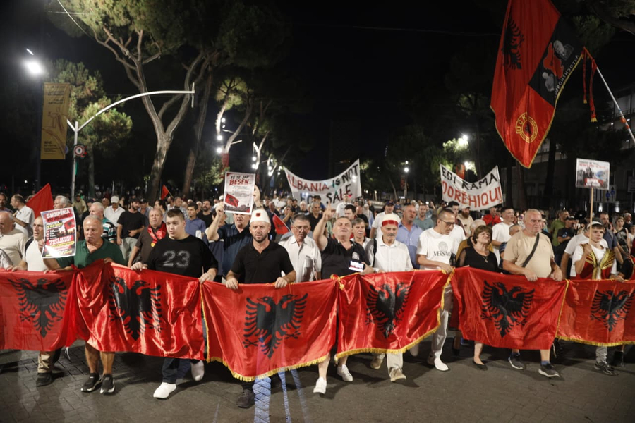 LIVE   105 ditë protestë  qytetarët kërkojnë dorëheqjen e Ramës