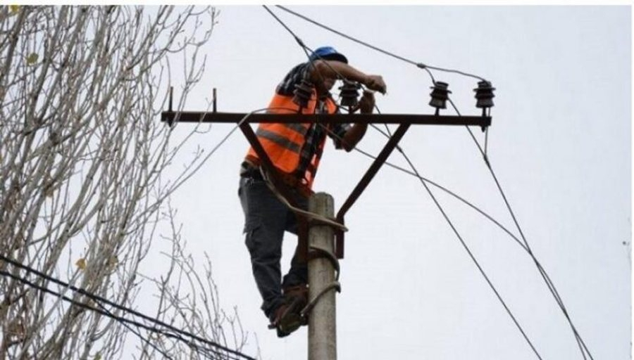 Aksident fatal në Belsh  Elektricisti 32 vjeçar i OSHEE së humb jetën gjatë punës