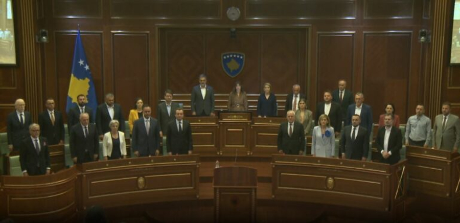 Opozita bojkotoi/ Me 62 vota pro dhe 8 kundër, zgjidhet qeveria e re e Kosovës, betohet në Kuvend