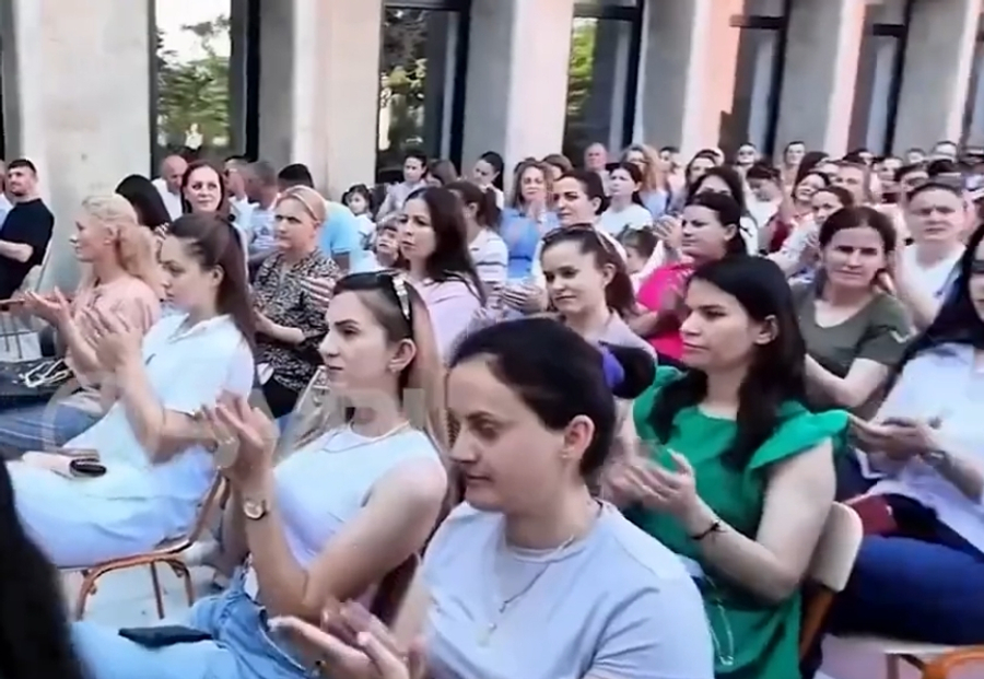 SYRI TV  Kamëz  shqetësim për politizimin e shkollave  nxënësit ftohen në takime politike
