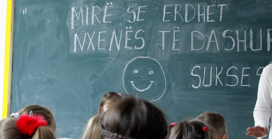 Zhupa  Nga shkollat me turne te emigrimi i të rinjve  problemet mbeten të njëjta  fëmijët paguajnë çmimin