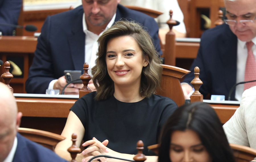 Roskovec  Daja i Zegjine Çaushit plagosi me çekiç ish vjehrrin e tij