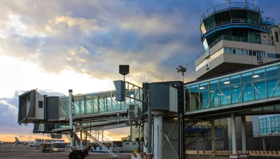 Aeroporti i Katanias mbyllet për shkak të tymit dhe hirit nga vullkani Etna
