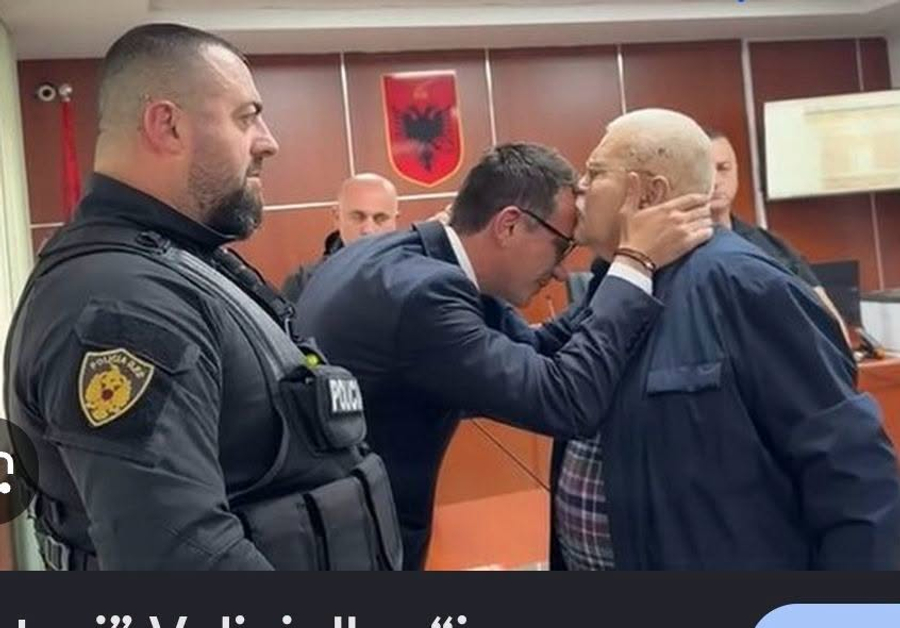 GJL e la në burg  Dylgjeri ironizon kryebashkiakun Erjon Veliaj  Shyqyr që na shpëtoi Berti 