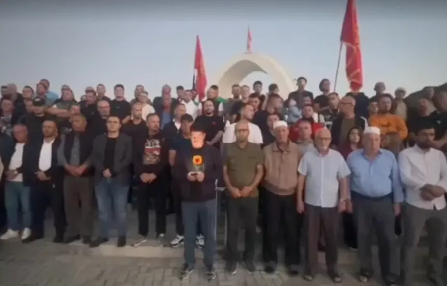 Familjarët e viktimave të Reçakut të revoltuar me dënimin e ish krerëve të UÇK së