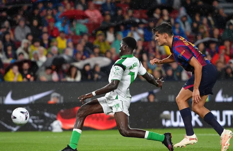 VIDEO  Joao Cancelo magjik  dygolësh nga distanca  ish i i Partizanit gol Barçës