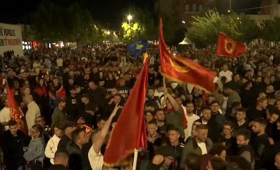  Jo në emrin tim    Në Prishtinë protestohet ndaj vendimit të Hagës