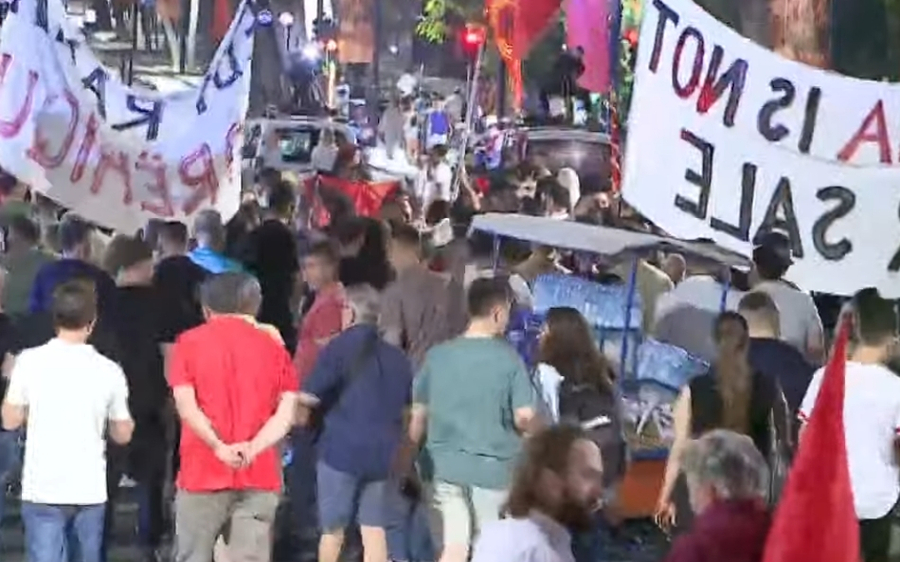 Protesta e 111 të  Pas fjalimeve  rinis marshimi në Tiranë  Arrestoni Ramën