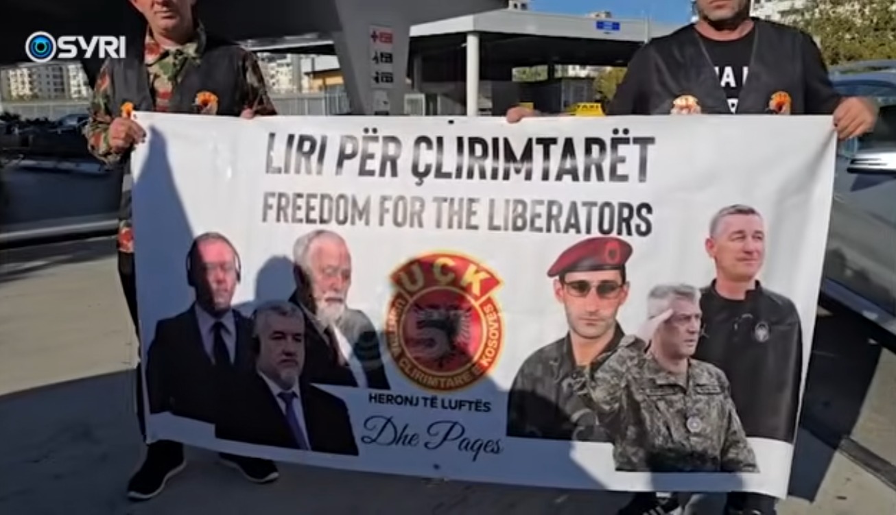SYRI TV/ Pa dëmshpërblim pasi u shkrumbuan nga zjarri - Banorët e fshatrave në Fier kërkojnë ndihmë