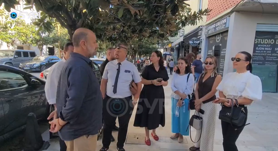 SYRI TV  Plagosja e kolegut  avokatët në Durrës bojkotojnë seancat për rreth 2 orë