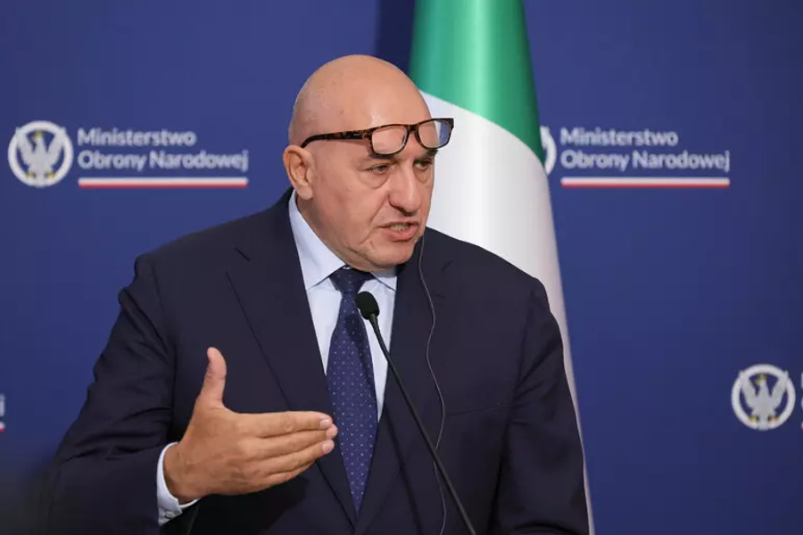 Sulmet në bazën ajrore në Arabinë Saudite  goditet avioni italian F 2000
