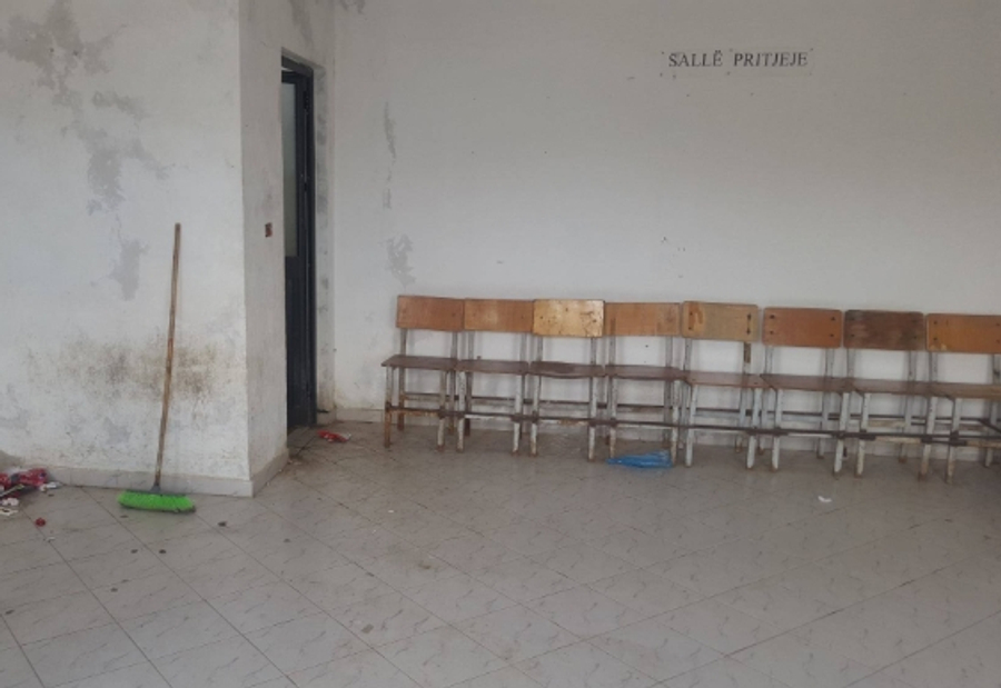 kie-ngre-alarmin-burgu-i-shenkollit-me-200-shtreter-ka-469-te-burgosur-me-te-semuret-edhe-vrases-me-pagese