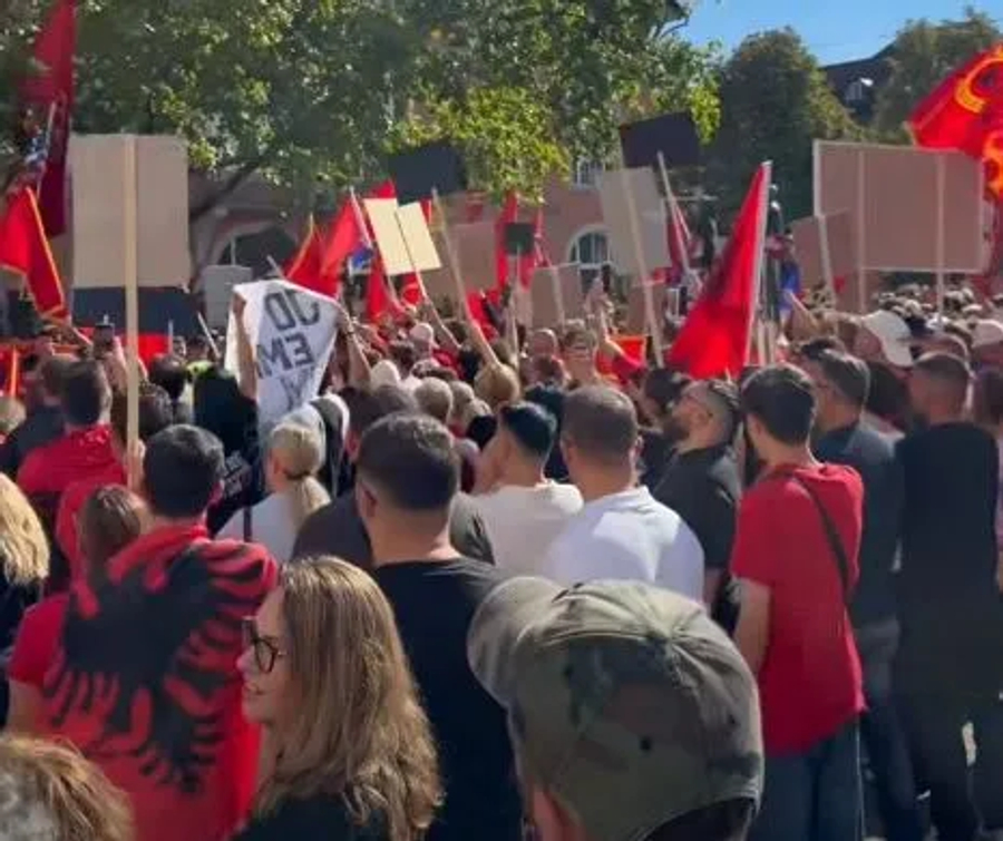  Jo në emrin tim    Në Zyrih protestohet kundër vendimit ndaj ish krerëve të UÇK së