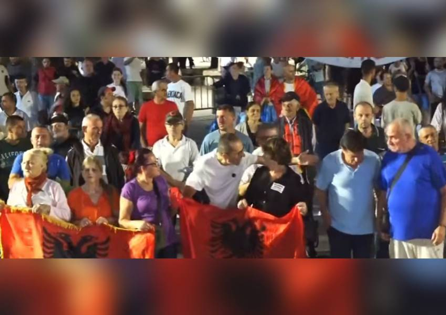 113 ditë protestë  Qytetarët mbërrijnë para Kryeministrisë  kërkojnë dorëheqjen e Ramës